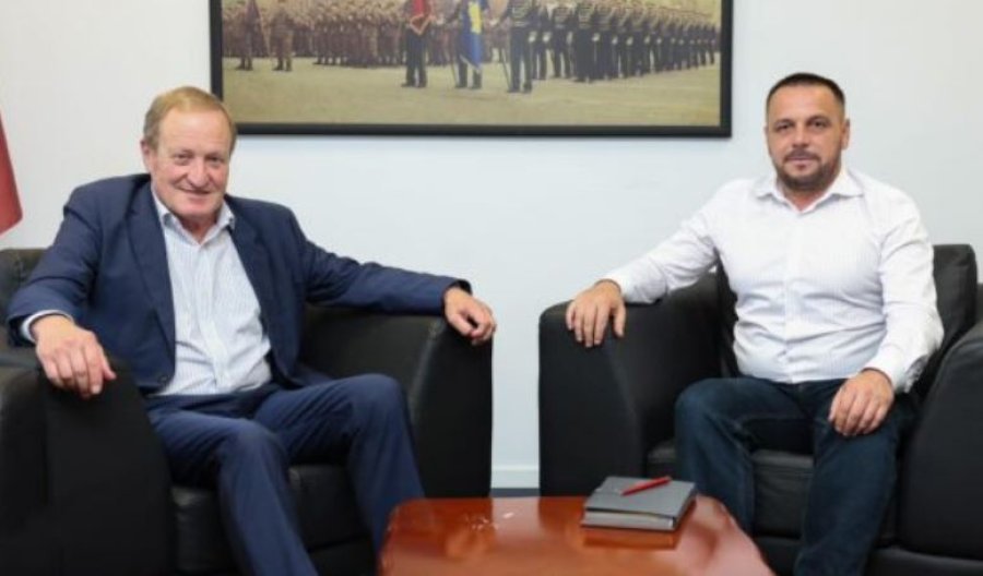 Detaje nga takimi i Maqedoncit me ish-komandantin e KFOR-it