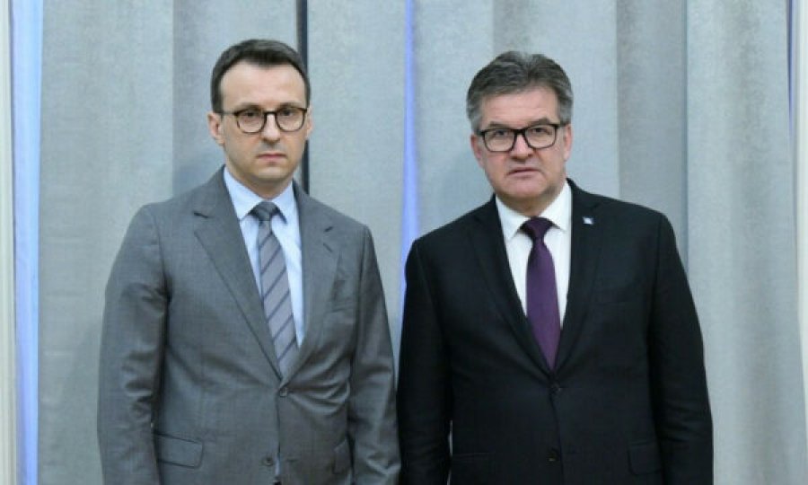 Fillon takimi mes Lajçakut e Petkoviqit