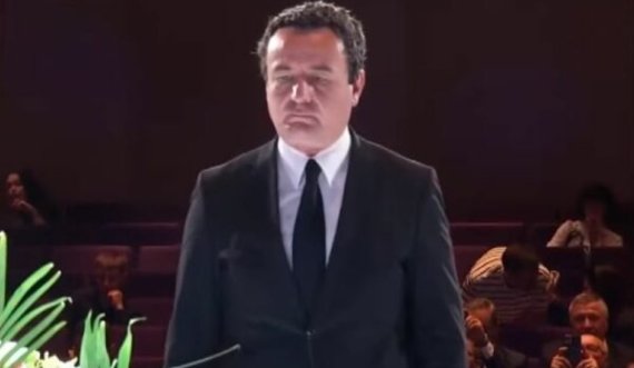 Kryeministri Kurti bën homazhe para arkivolit të Ismail Kadaresë
