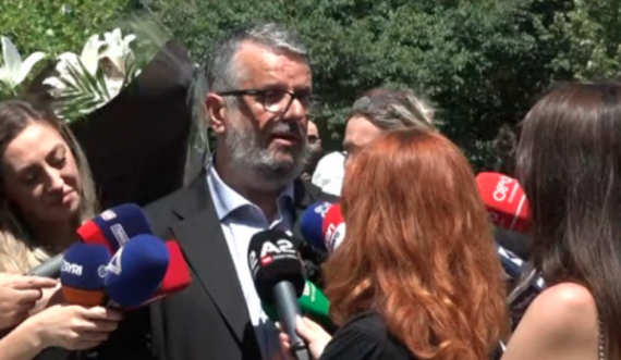 Botuesi tregon si e gjeti Kadarenë në momentet e fundit: E pashë të shtrirë në korridor