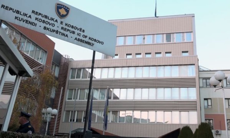 Sot mblidhen tri komisione parlamentare