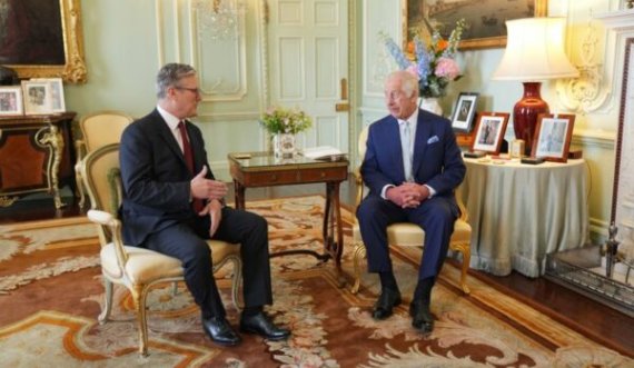 Keir Starmer u emërua zyrtarisht si kryeministër nga Mbreti Charles