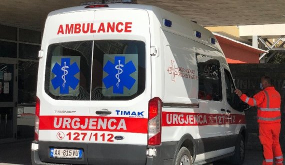 15 vjecarja tentoi t'i japë fund jetës duke konsumuar medikamente