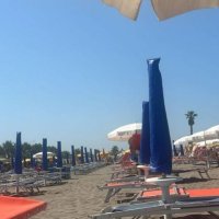 Ky vend në Shqipëri vendos çmimin e plazheve: 3 euro në ato publike dhe deri në 20 euro te privatët