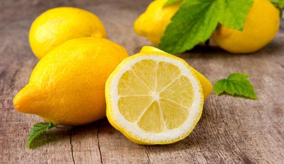 Limoni është një agrum i pasur me vitaminë C 