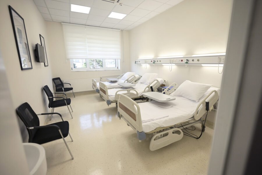 Pamje nga Klinika e rinovuar e Urologjisë që u përurua sot