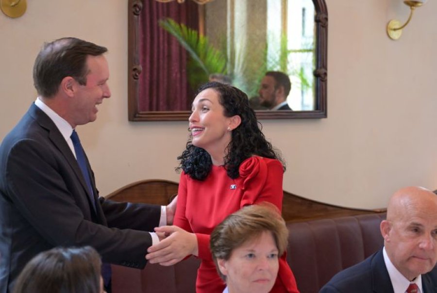 Vjosa Osmani takon në Washington senatorë e kongresistë 