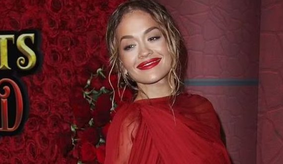 Rita Ora i ngrit temperaturat me bikini