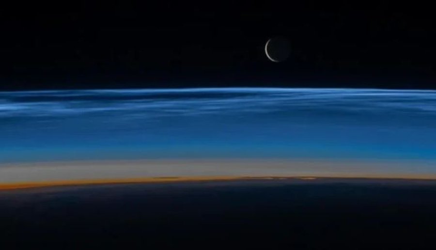 NASA publikon foto të 'lindjes së Hënës'