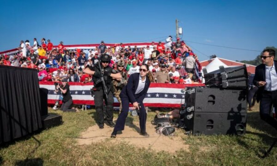 “Oficer, ai është në çati”, pamjet e reja tregojnë se Policia u paralajmërua për atentatorin para se ai të qëllonte Trumpin