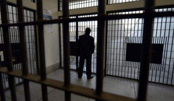 Burgosen prindërit e adoleshentit që vrau 10 njerëz në Beograd
