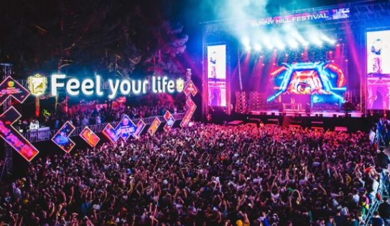 Komuna e Prishtinës liron nga pagesa e transportit publik pjesëmarrësit e “Sunny Hill Festival”, detajet e orarit