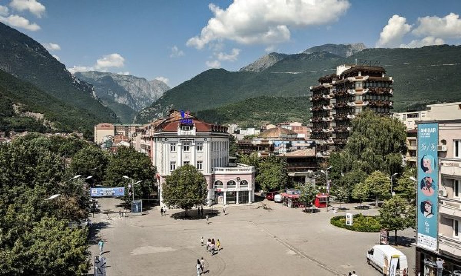 Një person është vetplagosur në dorë në Pejë