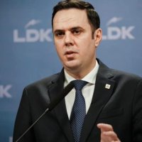 Lumir Abdixhiku paralajmëron protestë nëse s’respektohet Kushtetuta