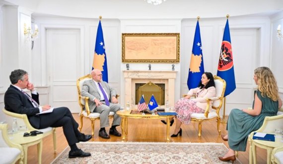 Presidentja Osmani i ankohet  ambasadorit amerikan Hovenier: Heqja e vizave nga BE-ja për bartësit e pasaportave serbe, vendim negativ për Kosovën
