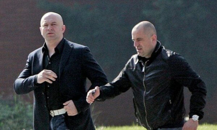 Opozitari serb akuzon pushtetin: Serbët në Kosovë supozohet se mbrohen nga Veselinoviqi dhe Radoiçiqi, këta të dy janë njerëzit më të pasur pas Vuçiqit