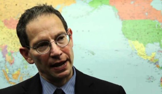 Kupchan: Serbia duhet pushuar së flirtuari me Rusinë, t’i kthehet jetës reale…normalizimit të marrëdhënieve me Kosovën