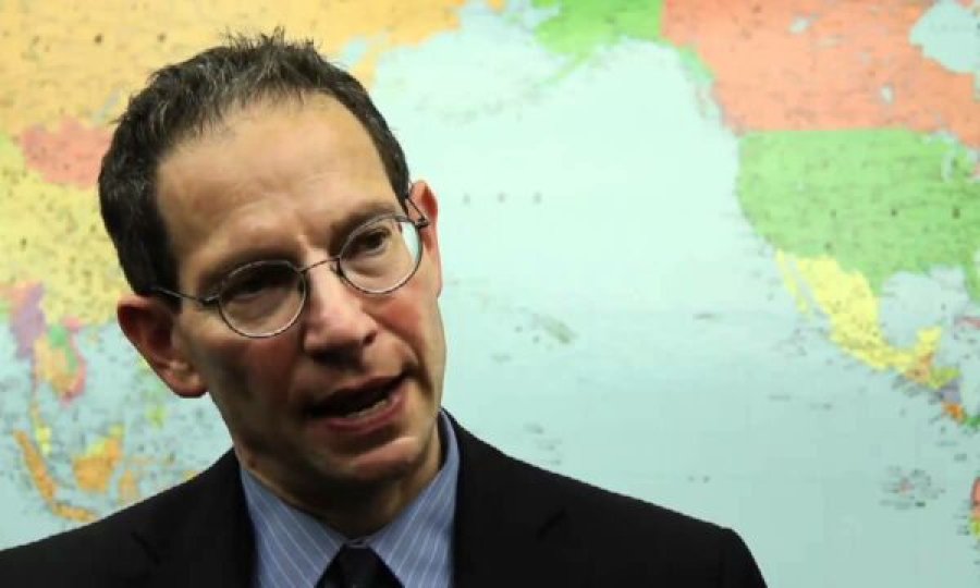 Kupchan: Serbia duhet pushuar së flirtuari me Rusinë, t’i kthehet jetës reale…normalizimit të marrëdhënieve me Kosovën