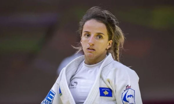 Distria Krasniqi mëson kundërshtaren në finalen e Lojërave Olimpike