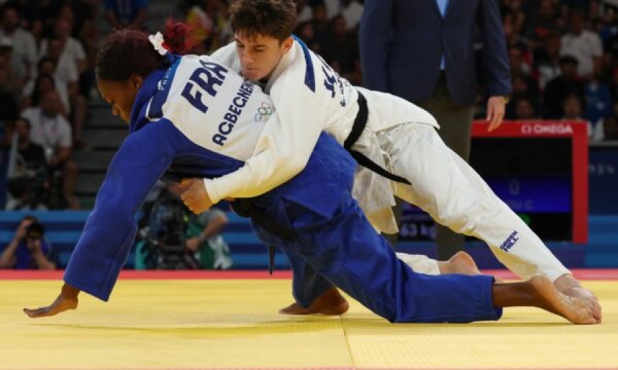Një fitore larg medaljes së bronztë, Laura Fazliu fiton meçin e parë në repesazh