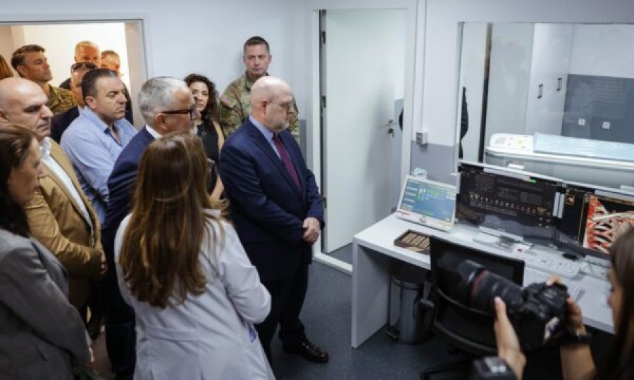 “Një komb i shëndetshëm është një komb i fortë”, SHBA dhuron një skaner CT të ri për QKUK-në