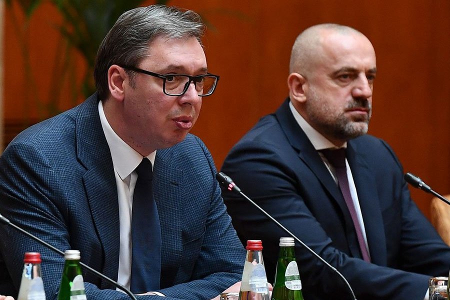A do të arrijë Vuçiq ta bindë Radoiçiqin të sakrifikohet për të?