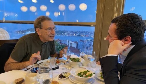 Kurti takohet Orhan Pamuk: Në fillim nuk besova që po më fton  për darkë, aq shumë i interesuar për Kosovën 