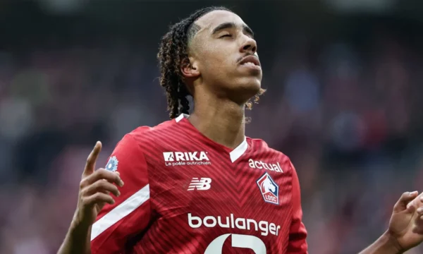 Manchester United në garë me Real Madridin për  mbrojtësin francez