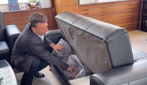 Lulzim Hetemi me jorgan e jastëk në dorë tregon si jetoi në Leposaviq
