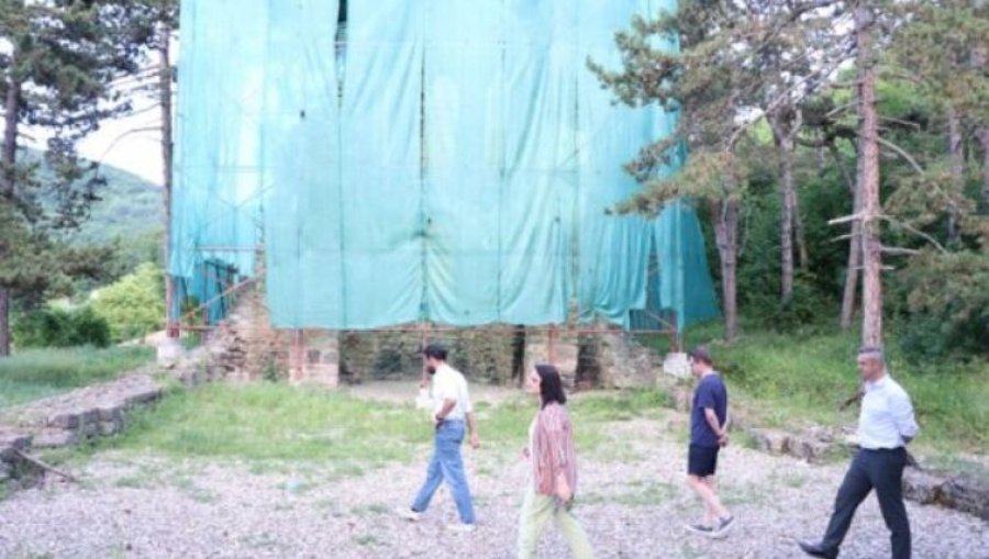 Ambasadori britanik vrojton nga afër trashëgiminë e lidhur me minatorët britanikë