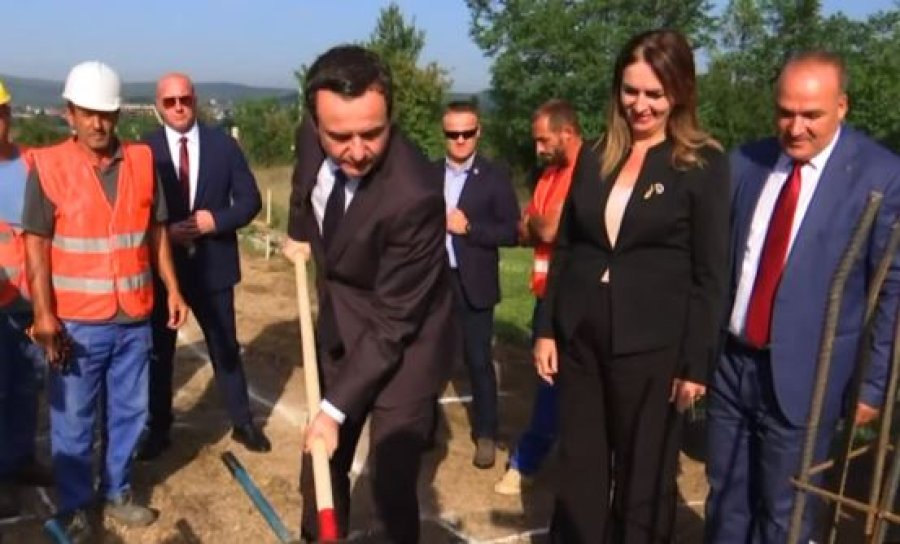 Kurti, Nagavci e Bulliqi vejnë gurthemelin e shkollës ‘Isa Boletini’ në Podujevë