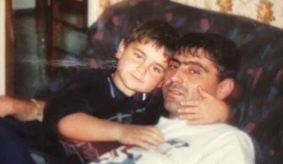 Djali i legjendës Fadil Vokrri, e kujton babain me fotografi