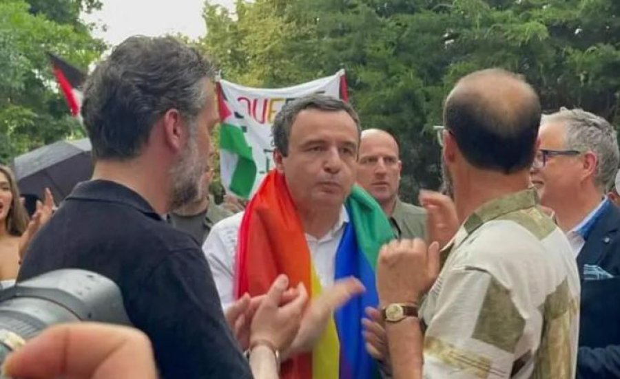 Albin Kurti në 'Paradën e Krenarisë' i mbështjellur me flamur