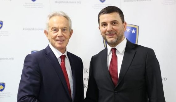 Memli Krasniqi e takon Tony Blairin
