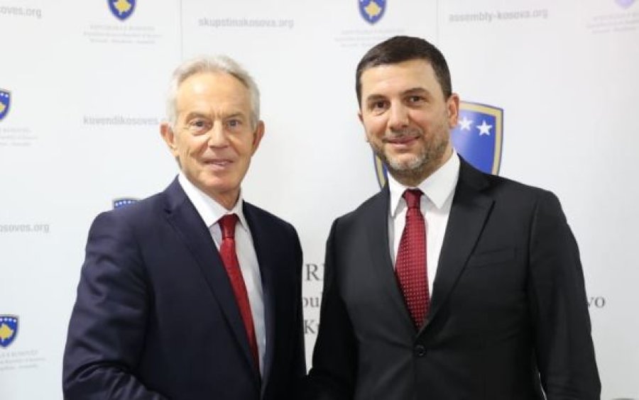 Memli Krasniqi e takon Tony Blairin