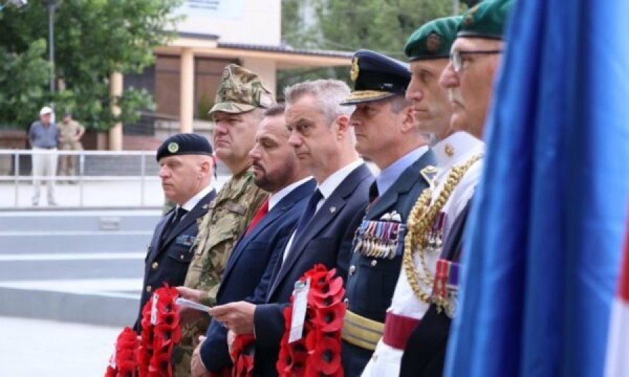 Ambasadori britanik: Ne kujtojmë dhe vajtojmë të gjitha vuajtjet njerëzore që ndodhën në Kosovë