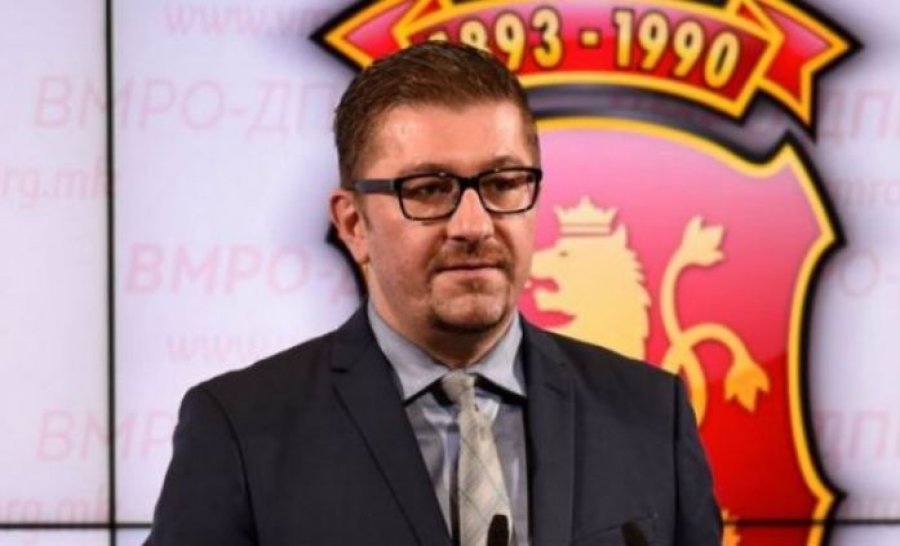 Mickoski e dorëzoi propozimin: Shqiptarët me 6 ministri