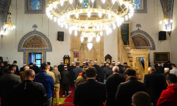 Bashkësia Islame tregon në sa ora do të falet të dielën Kurban Bajrami