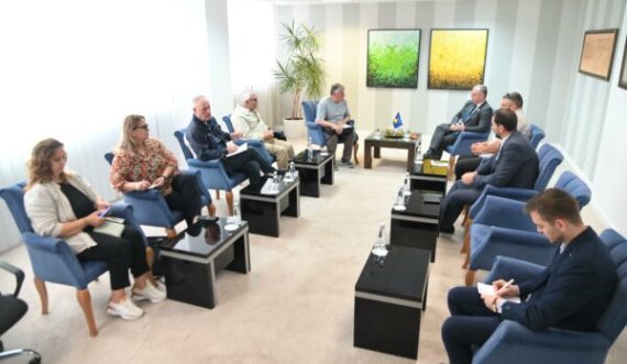 Bislimi pret Asociacionet Familjare të të Zhdukurve