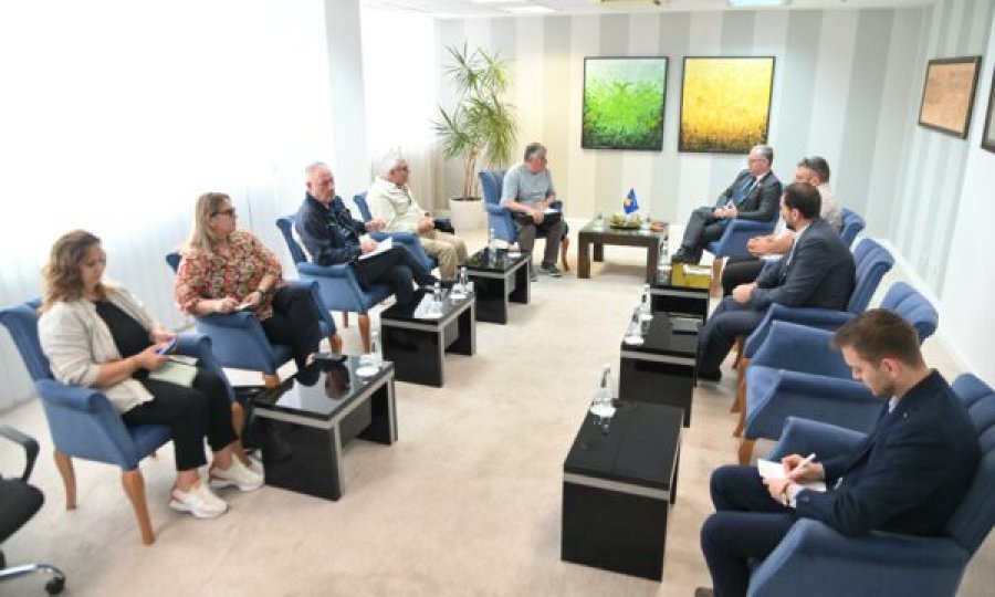 Bislimi pret Asociacionet Familjare të të Zhdukurve