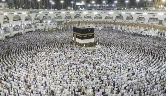 Arabia Saudite njofton gjoba të mëdha për shkelësit e vizave të Haxhit