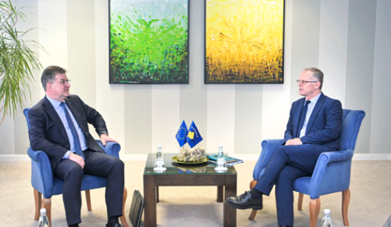 Qeveria konfirmon ardhjen e Lajçak, sot do të  takohet me Bislimin