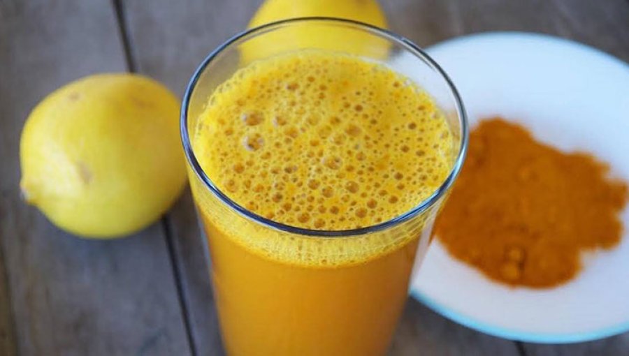Eliksiri i mëngjesit - Uji i ngrohtë me limon dhe kurkumë
