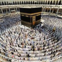 Miliona besimtarë festojnë Fitër Bajramin në Mekë