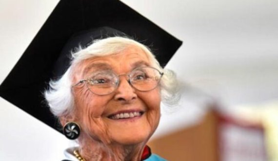 105 vjeçarja merr diplomën master në Stanford: E kam pritur gjatë për këtë