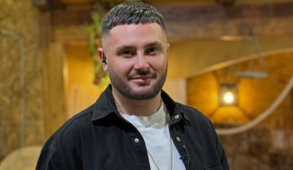 Bes Kallaku publikon fotografinë me njeriun e zemrës: Të dua! 