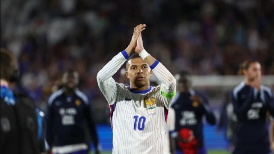 Kylian Mbappe i motivon bashkëlojtarët e tij para ndeshjes me Holandën