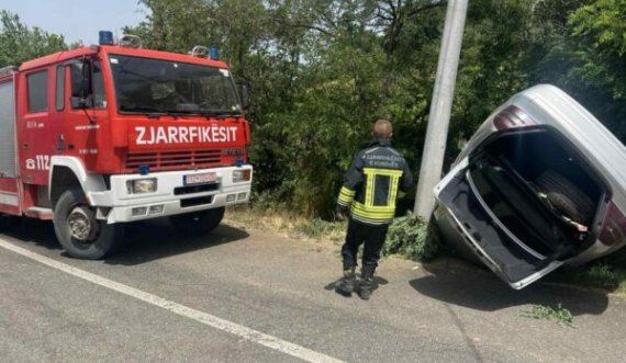 Rrokulliset një veturë në fshatin Budakov të Suharekës