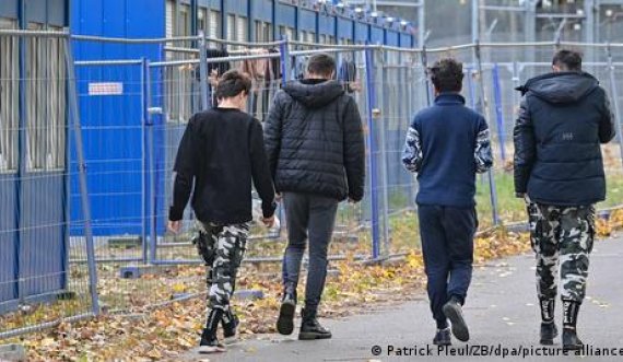 Azili në Gjermani: Procedurat gjyqësore për azil po zgjasin shumë, politikanët duan ta përshpejtojnë procesin