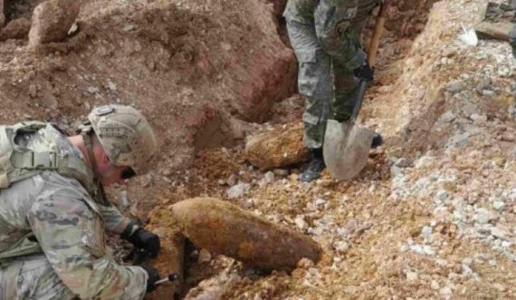 Në rrugën Prishtinë-Podujevë gjenden bomba 50kg 